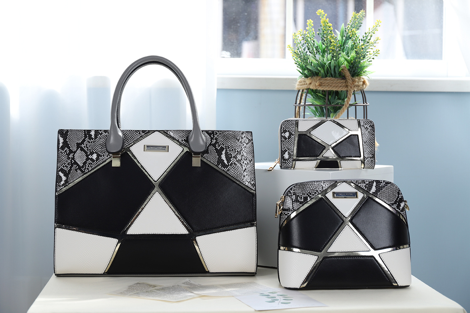 Trend Stitching Large Capacity Handbag  A4