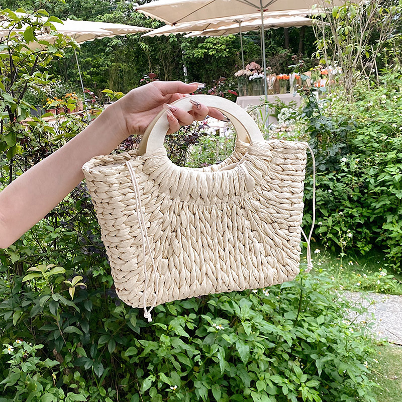 Niche Fresh Straw Handbag  A26