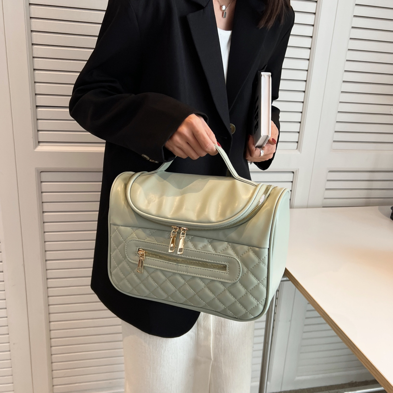 Durable and Comfortable Travel Portable Handbag A44