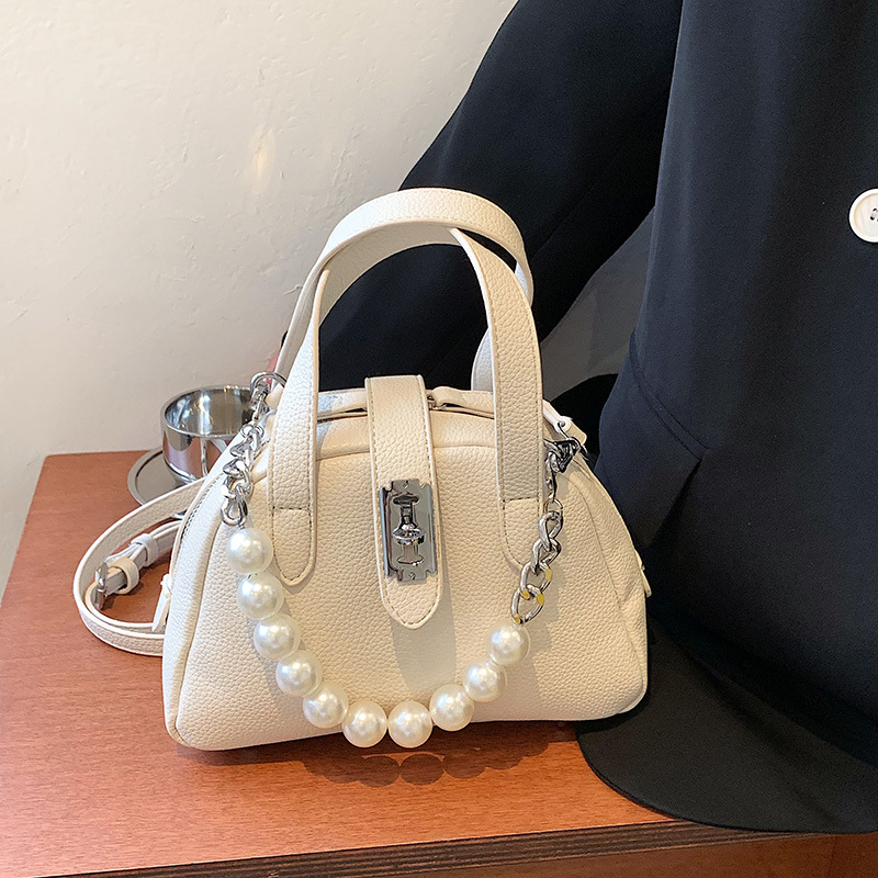 Trendy Pleated Pearl Tote A54