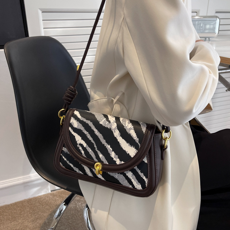 Casual Texture Messenger Niche Saddle Bag A73