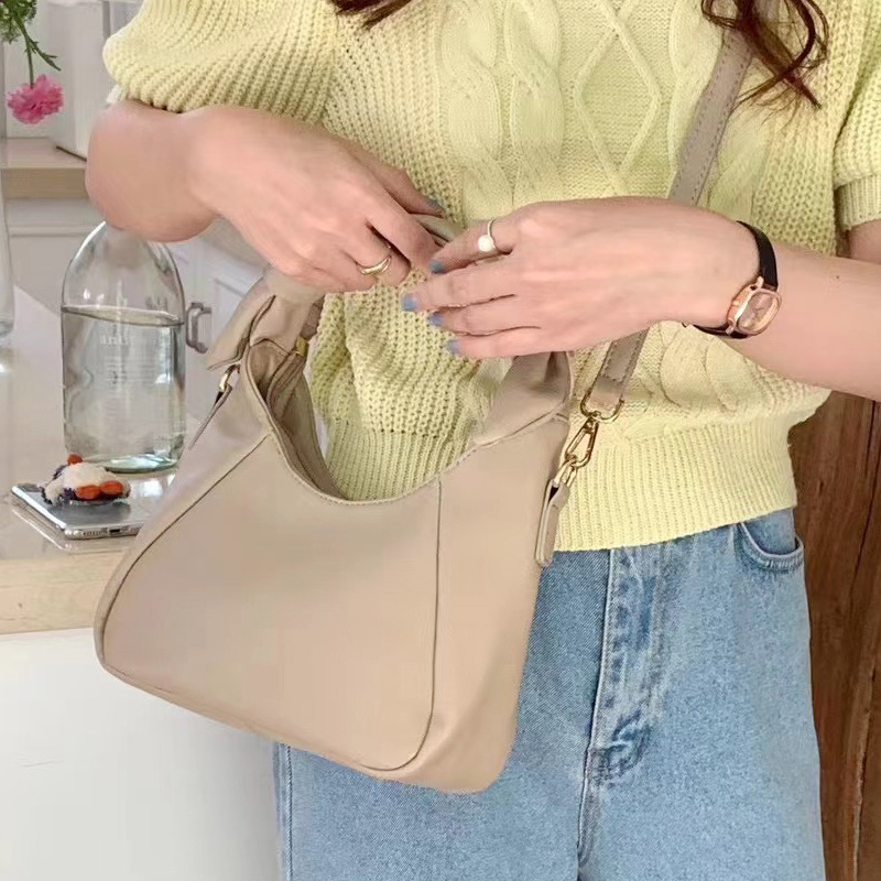 French Simple Messenger Dumpling Bag A80