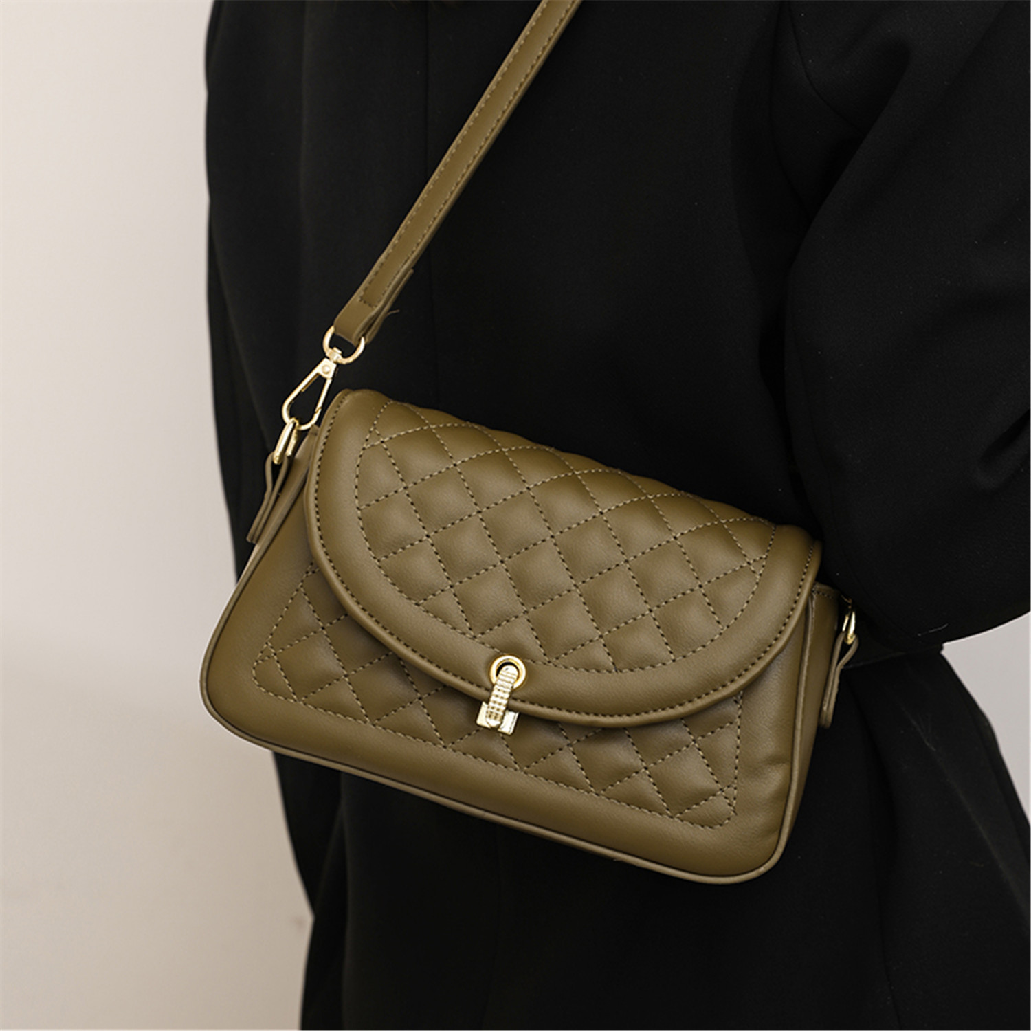 Niche Diamond Crossbody Bag A78