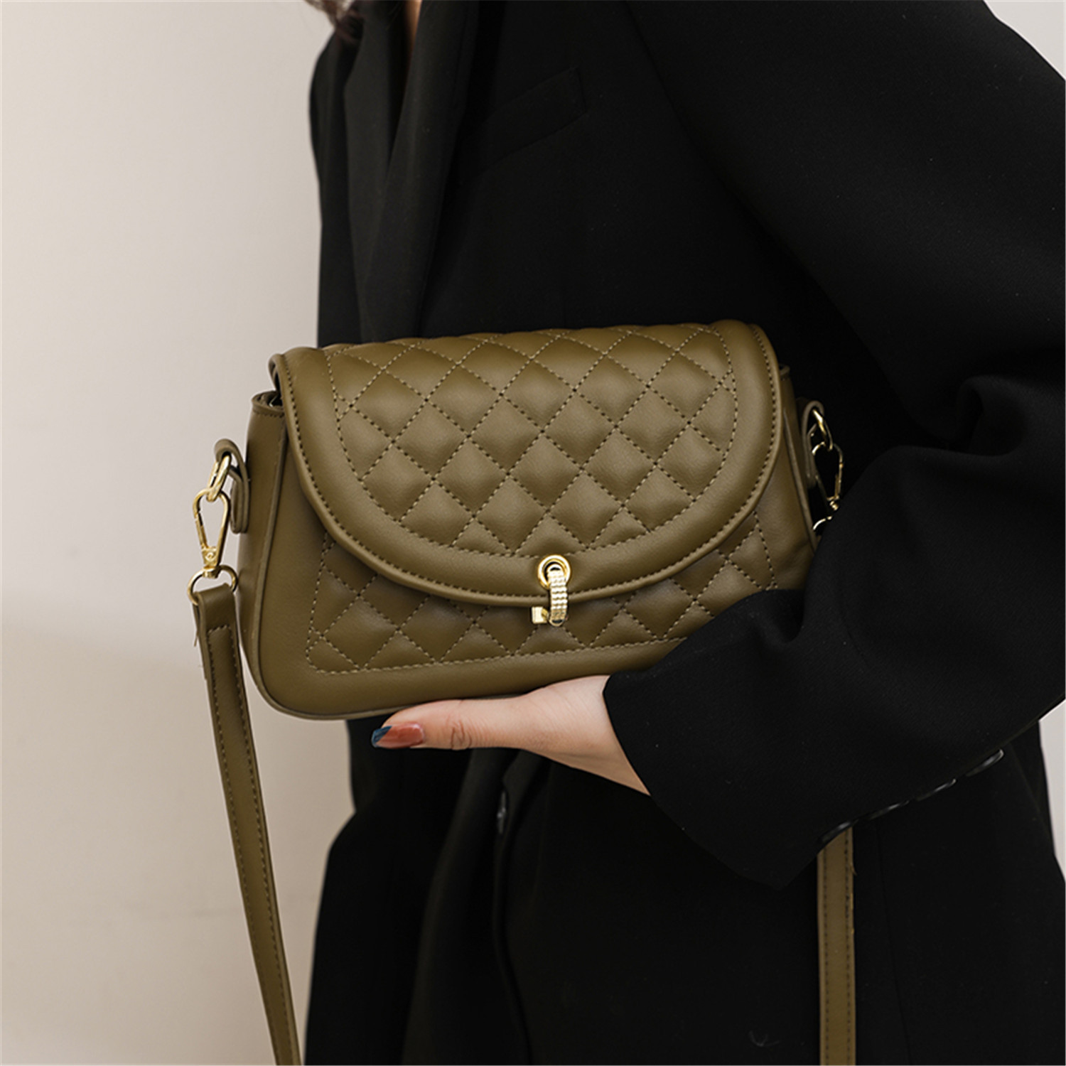 Niche Diamond Crossbody Bag A78