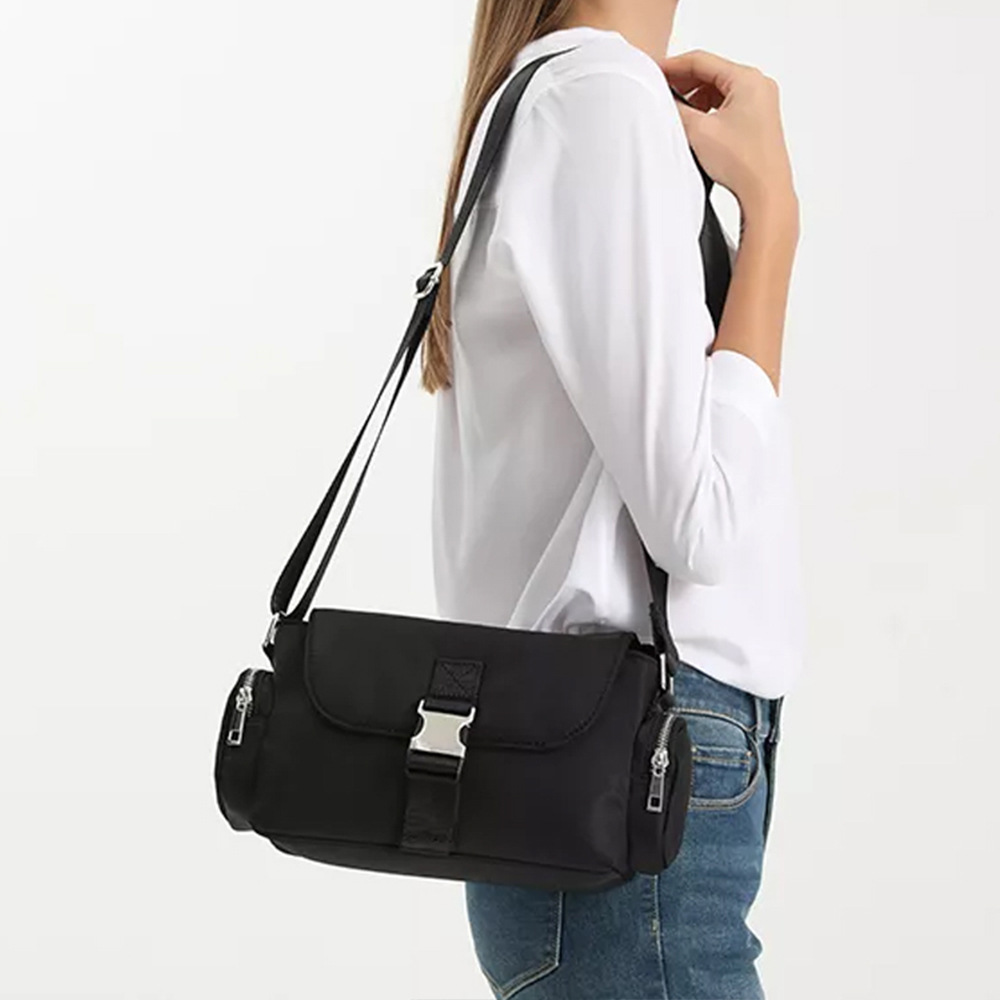 Solid color large capacity fitness messenger bag A86